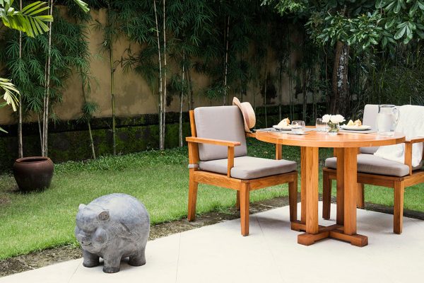 image-large-table-chairs